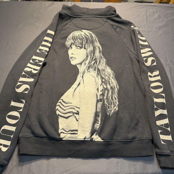 Taylor Swift Hoodie Mens Medium The Eras Tour Concert Graphic Pullover Fleece - Picture 8 of 14